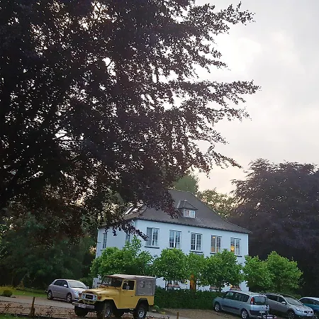 Au Nom De Dieu Hotel